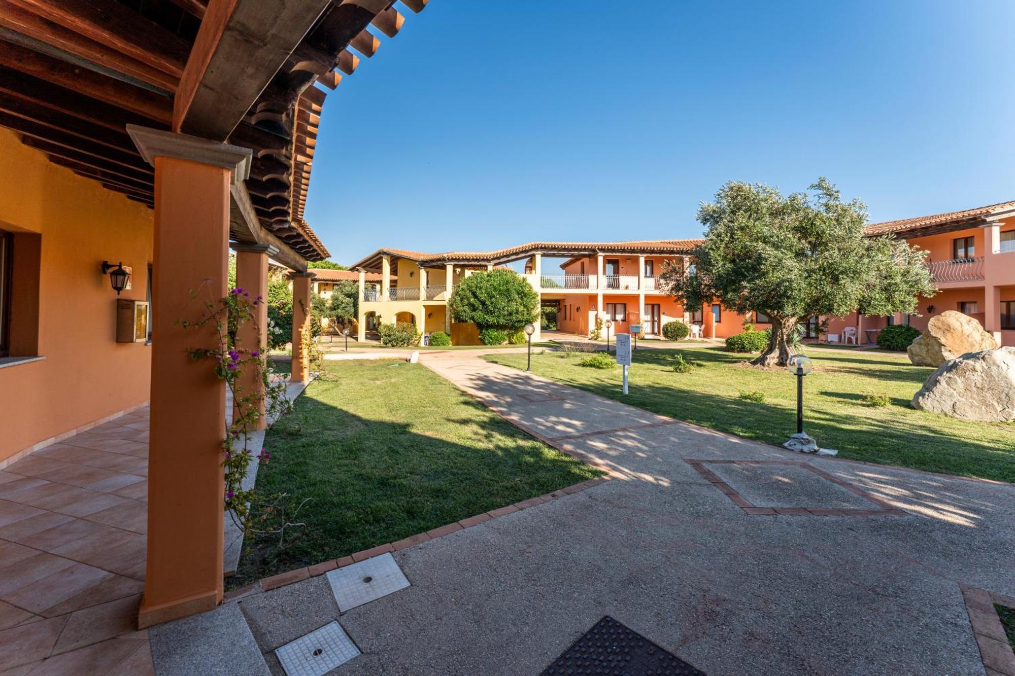 Residence Baia Dei Mirti Vignola Mare Экстерьер фото