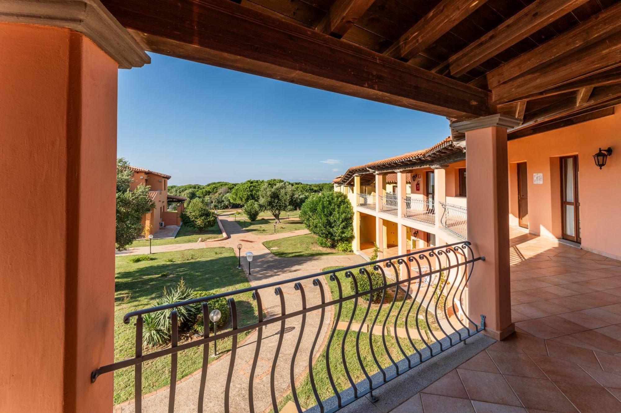 Residence Baia Dei Mirti Vignola Mare Экстерьер фото