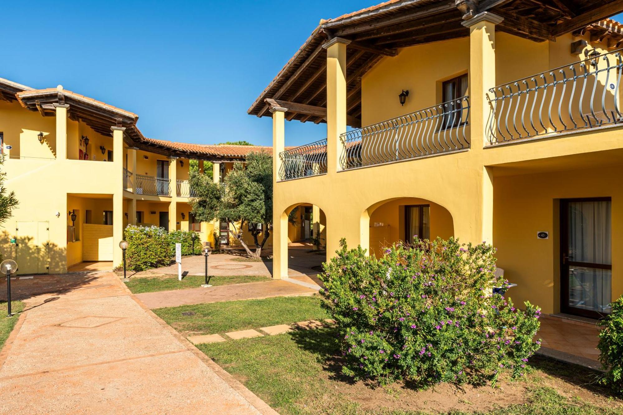 Residence Baia Dei Mirti Vignola Mare Экстерьер фото