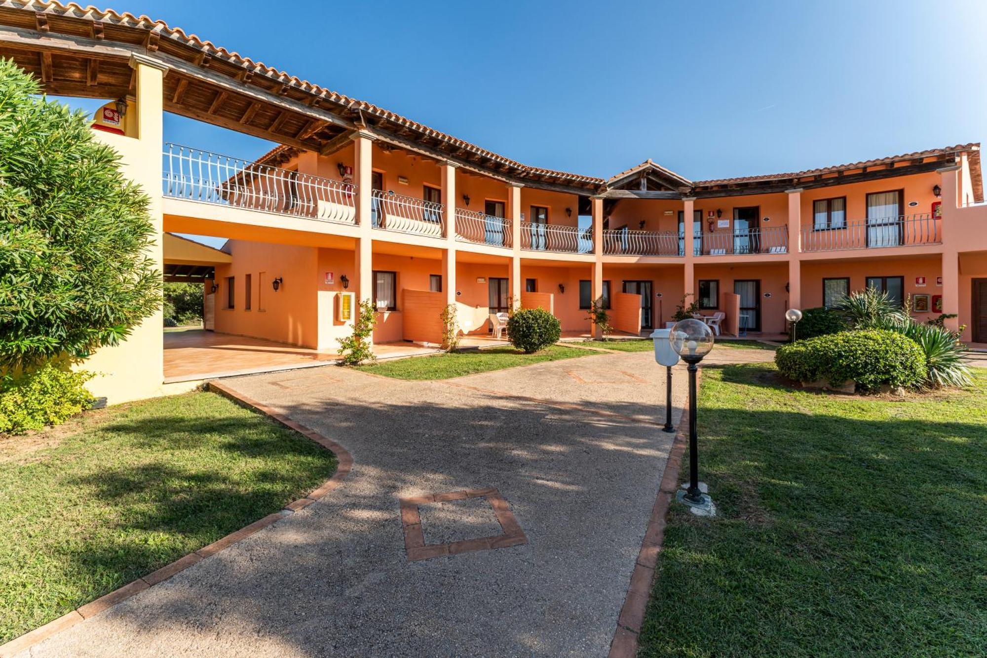 Residence Baia Dei Mirti Vignola Mare Экстерьер фото