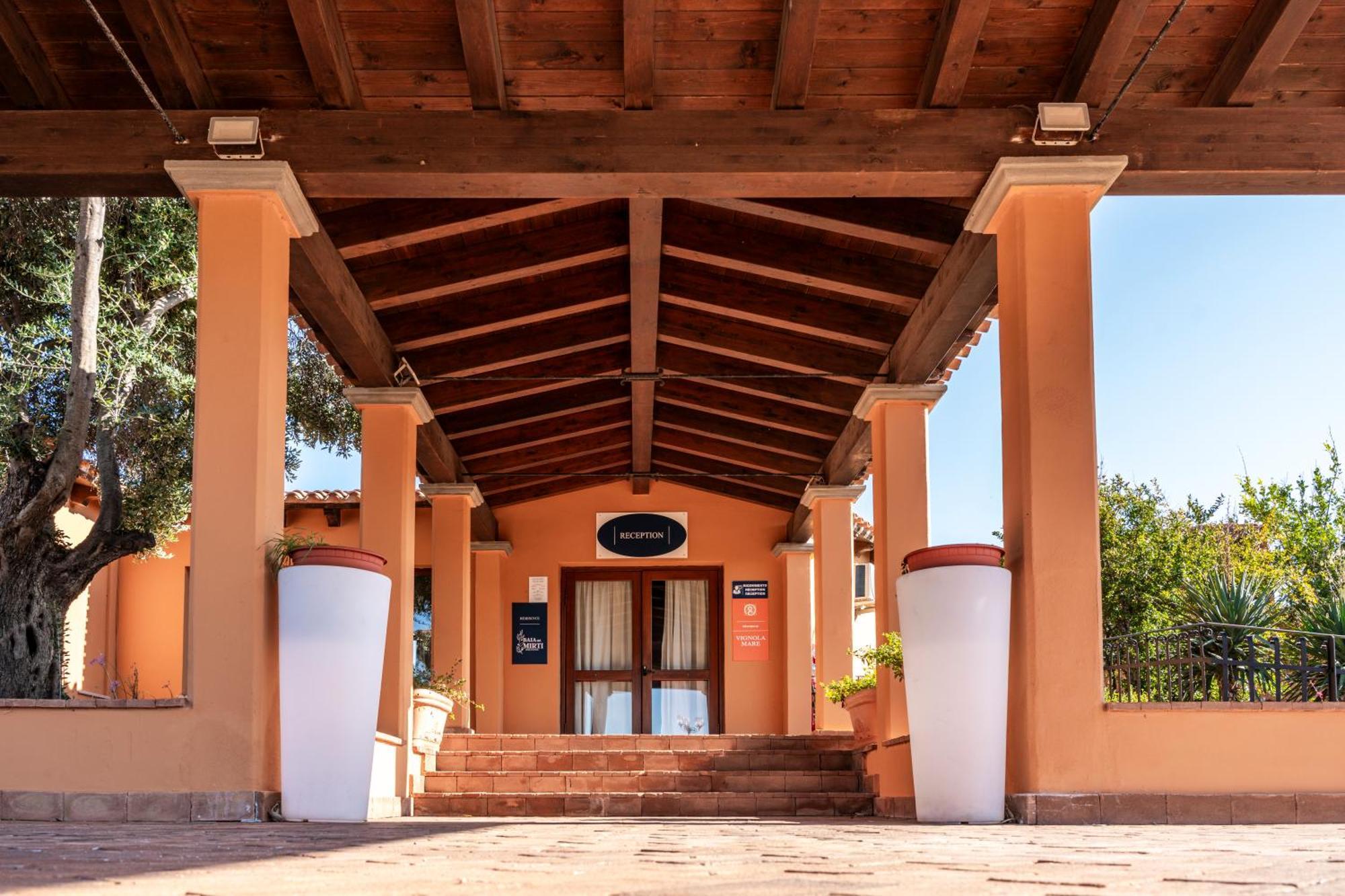 Residence Baia Dei Mirti Vignola Mare Экстерьер фото